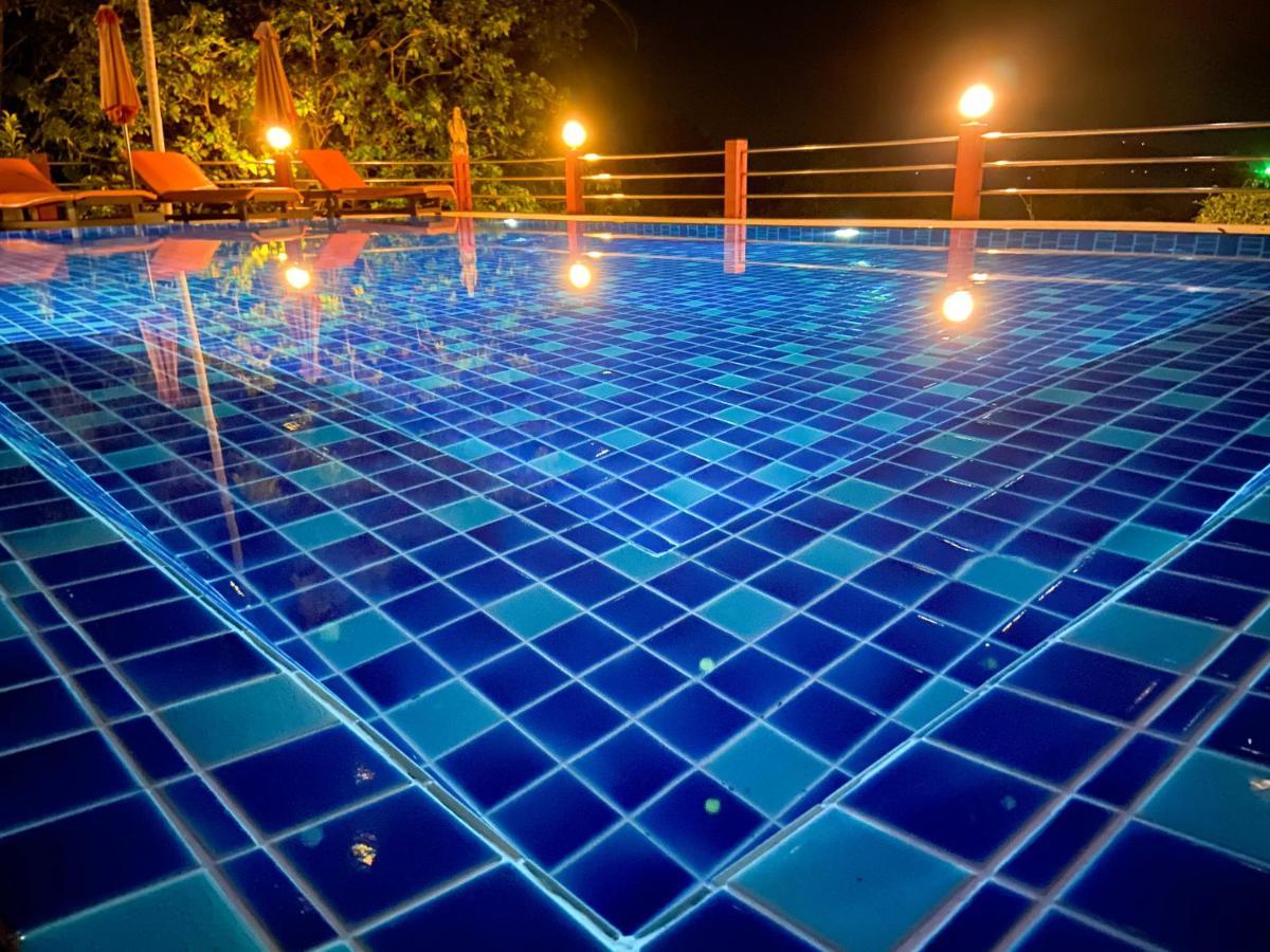 Resor Golden Hill 3*